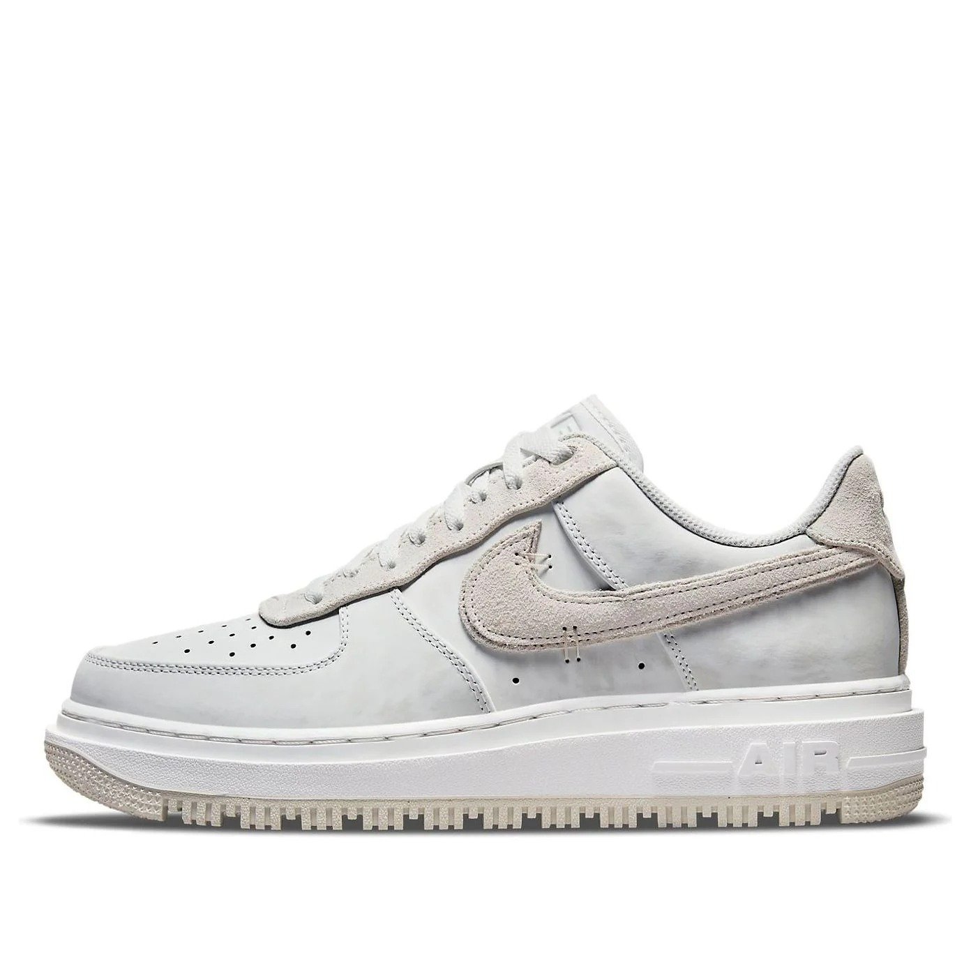 Nike Air Force 1 Luxe ‘Triple White’ DD9605-100