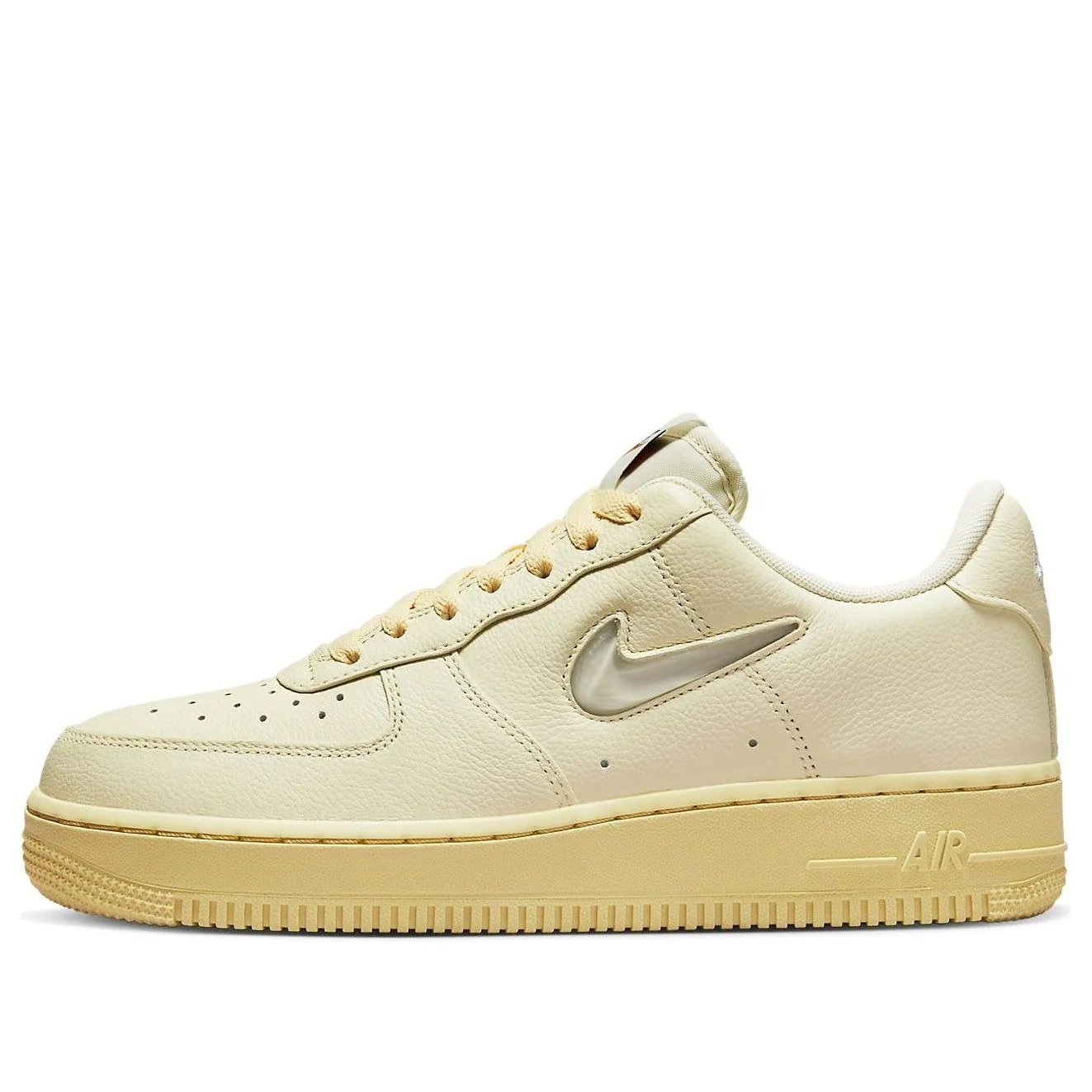 (WMNS) Nike Air Force 1 ’07 LX ‘Coconut Milk’ DO9456-100